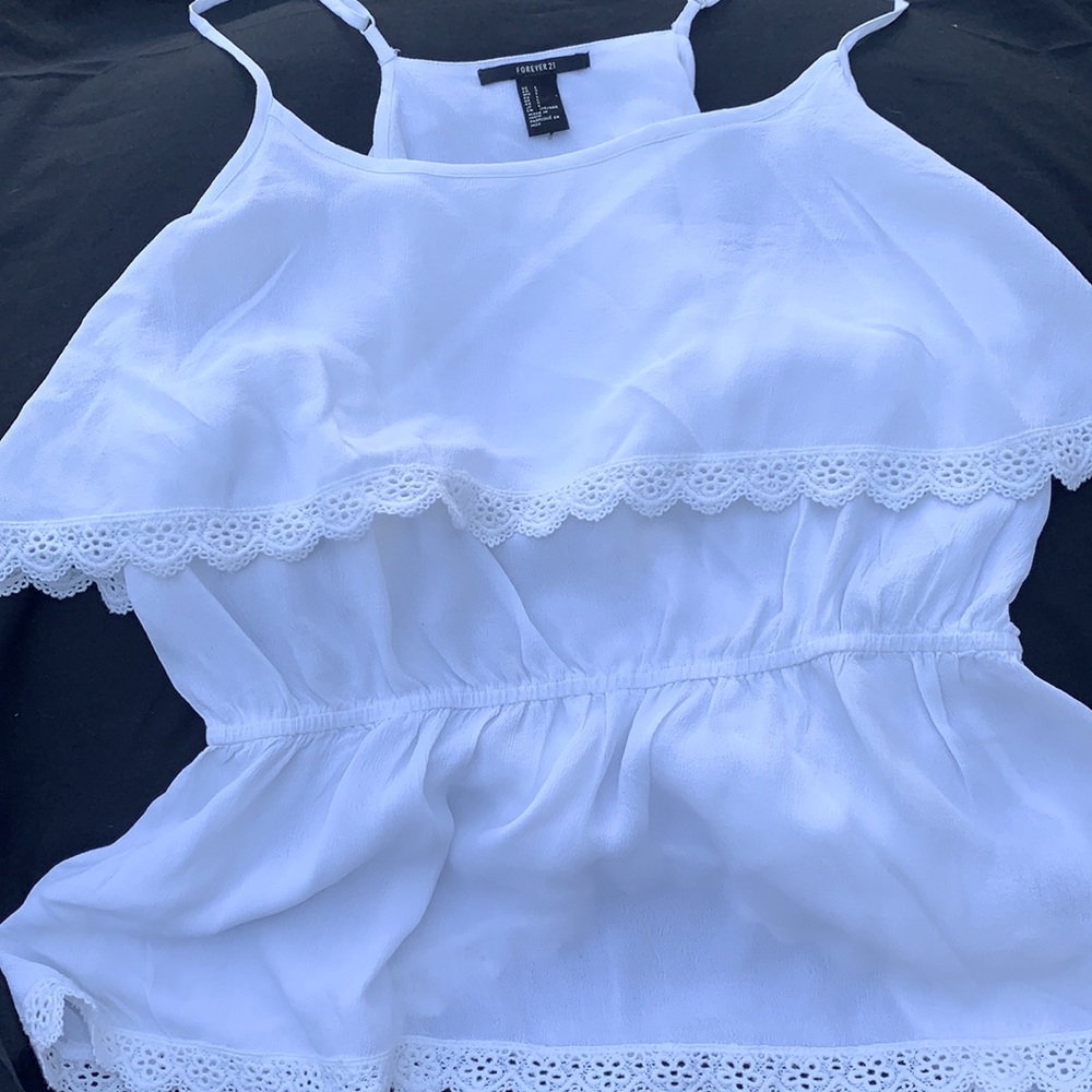 L Women’s White 🤍 with Lace Tank Top!